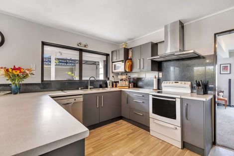 Photo of property in 26 Aquarius Drive, Kawaha Point, Rotorua, 3010
