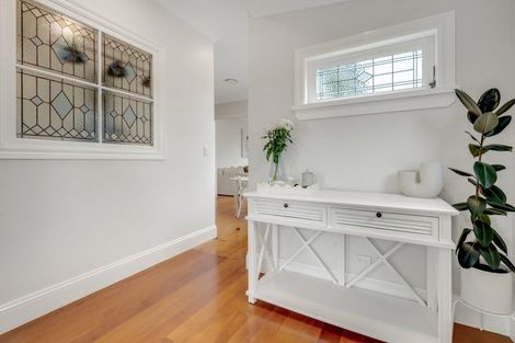 Photo of property in 17 Griggs Road, Whitford, Howick, 2571