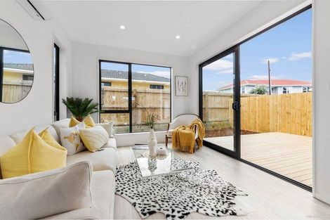 Photo of property in 7d Queen Mary Avenue, New Lynn, Auckland, 0600