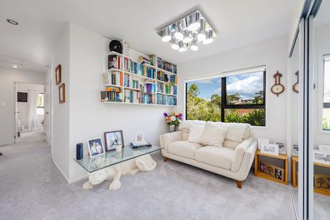 Photo of property in 3 Holyoake Place, Chatswood, Auckland, 0626