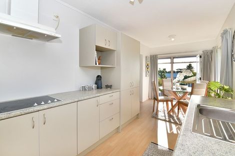 Photo of property in 15 Hand Road, Helensville, 0800