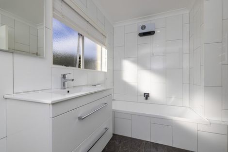 Photo of property in 43 Kaitawa Crescent, Paraparaumu, 5032