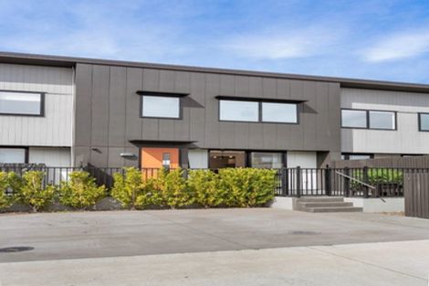 Photo of property in 37 Cessna Crescent, Mangere, Auckland, 2022