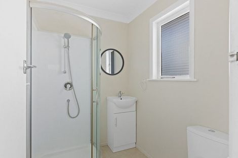 Photo of property in 102 Taikata Road, Te Atatu Peninsula, Auckland, 0610