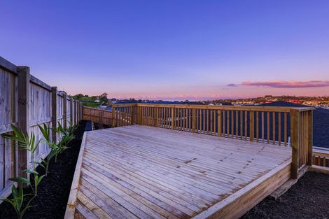 Photo of property in 7 Surf View Crescent, Red Beach, 0932