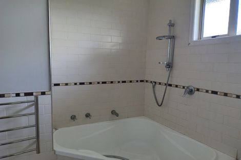 Photo of property in 4a Berkley Avenue, Hillcrest, Hamilton, 3216