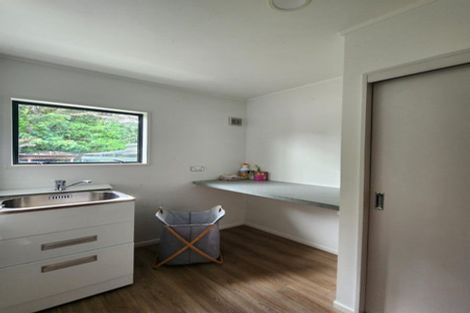 Photo of property in 18 Arden Place, Oakura, 4314