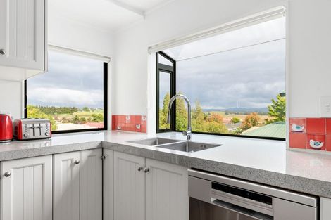 Photo of property in 11 West Ridge Drive, Western Heights, Hamilton, 3200