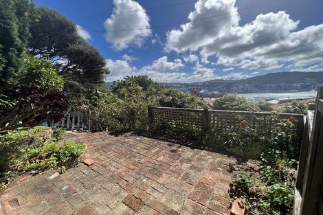 Photo of property in 27 Shannon Street, Mount Victoria, Wellington, 6011