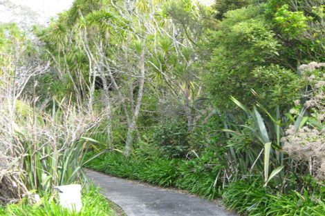 Photo of property in 30 Raroa Terrace, Waiatarua, Auckland, 0604