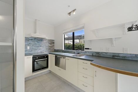 Photo of property in 8e Heath Street, Mount Maunganui, 3116