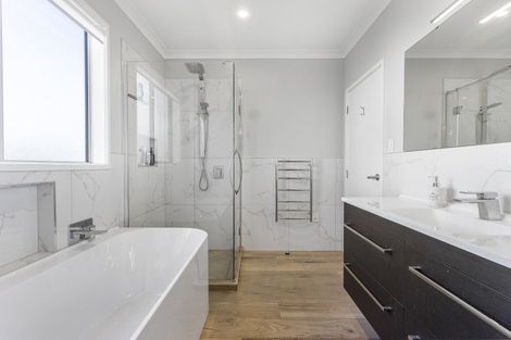 Photo of property in 20 Roxborough Place, East Tamaki Heights, Auckland, 2016