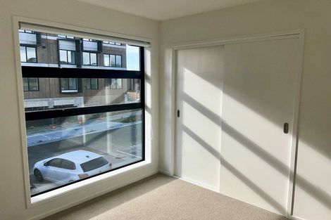 Photo of property in 16 Rauemi Way, Te Atatu South, Auckland, 0610