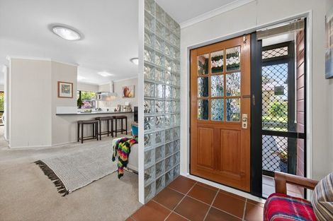 Photo of property in 16 Newbegin Place, Weymouth, Auckland, 2103