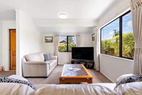 Photo of property in 37 Hutchinson Avenue, New Lynn, Auckland, 0600