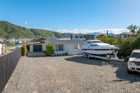 Photo of property in 321 Waikawa Road, Waikawa, Picton, 7220