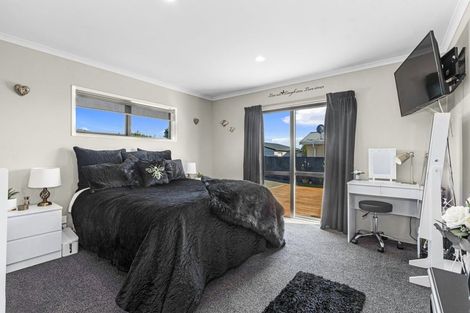 Photo of property in 6 Cornet Lane, Aranui, Christchurch, 8061