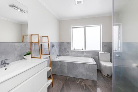 Photo of property in 16 Dolbel Place, Mangere East, Auckland, 2024