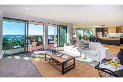 Photo of property in 10 Hilltop Lane, Mount Pleasant, Christchurch, 8081