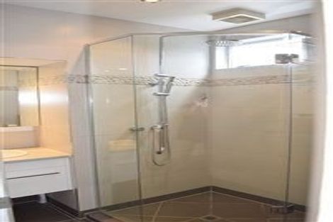 Photo of property in 1/47 Rawene Road, Birkenhead, Auckland, 0626