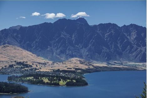 Photo of property in 19 Caples Place, Fernhill, Queenstown, 9300