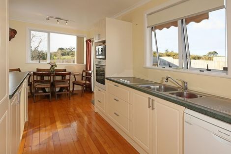 Photo of property in 11 Sheehan Road, Te Atatu South, Auckland, 0610