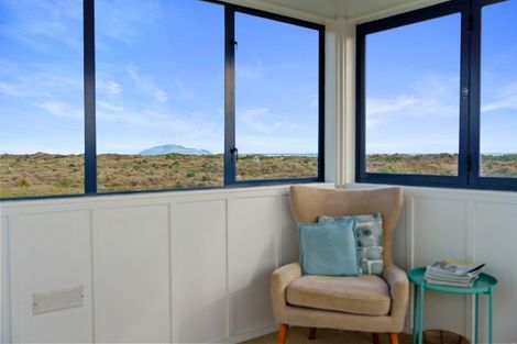 Photo of property in 80 Reay Mackay Grove, Waikawa Beach, Manakau, 5573