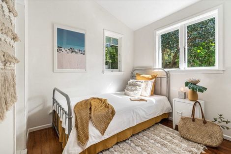 Photo of property in 27 Rutland Road, Stanley Point, Auckland, 0624