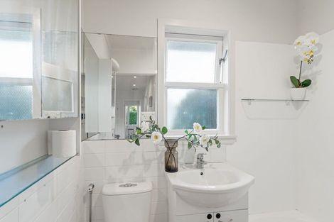 Photo of property in 18 Durham Street, Te Atatu Peninsula, Auckland, 0610