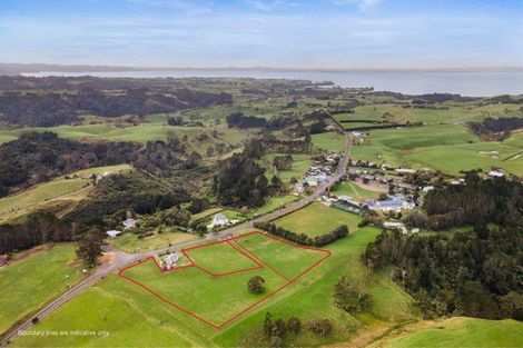 Photo of property in 2586 Awhitu Road, Awhitu, 2684