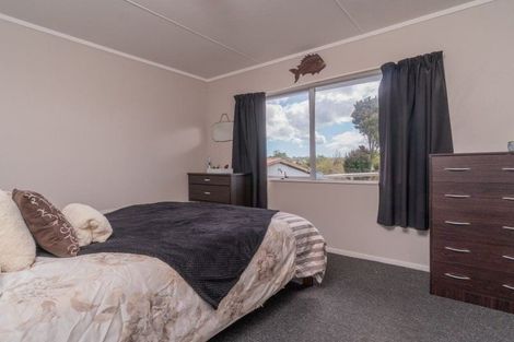Photo of property in 12 Imperial Place, Henderson, Auckland, 0612