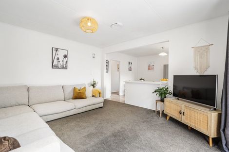 Photo of property in 2a Helga Crescent, Te Atatu Peninsula, Auckland, 0610