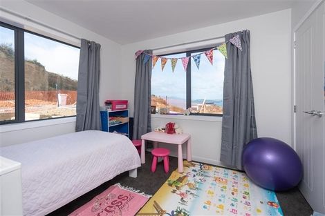 Photo of property in 7a Grumman Lane, Newlands, Wellington, 6037