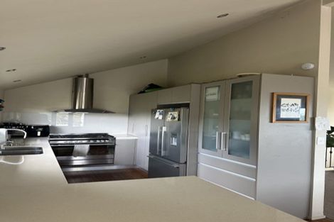 Photo of property in 46 Masterton Road, Rothesay Bay, Auckland, 0630