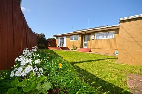 Photo of property in 1a/3 Amberley Avenue, Te Atatu South, Auckland, 0610