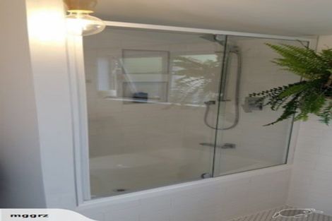 Photo of property in 4 Tawa Road, Te Atatu Peninsula, Auckland, 0610