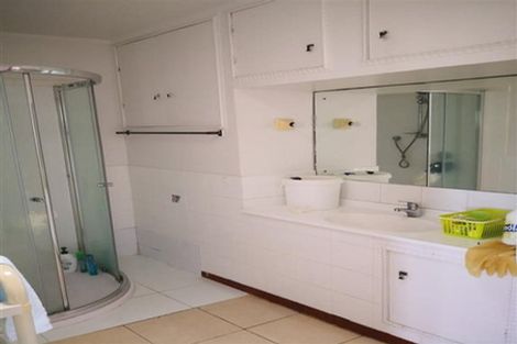 Photo of property in 1/71 Onewa Road, Northcote, Auckland, 0627
