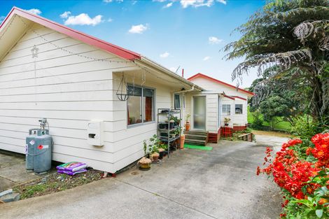Photo of property in 121 Kemp Road, Massey, Auckland, 0614
