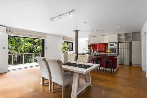 Photo of property in 40 Lone Kauri Road, Karekare, New Lynn, 0772