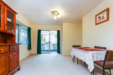 Photo of property in 121 Kemp Road, Massey, Auckland, 0614