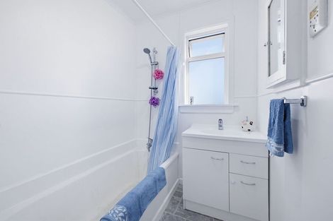 Photo of property in 22 Brookes Terrace, Waitara, 4320