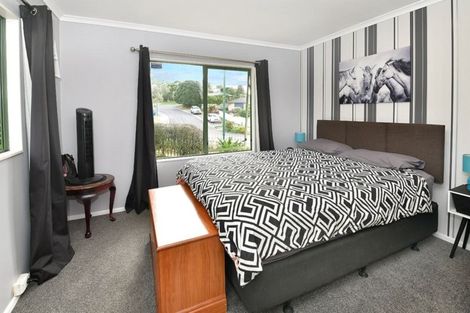 Photo of property in 11 Cabeleigh Drive, Helensville, 0800