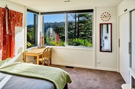 Photo of property in 4 Francis Bell Grove, Lowry Bay, Lower Hutt, 5013