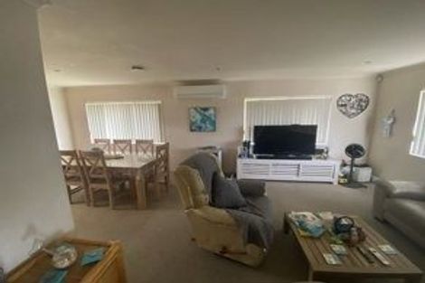 Photo of property in 15 Malin Place, Pinehill, Auckland, 0632