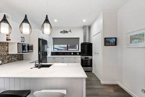 Photo of property in 72 Moeraki Road, Maoribank, Upper Hutt, 5018