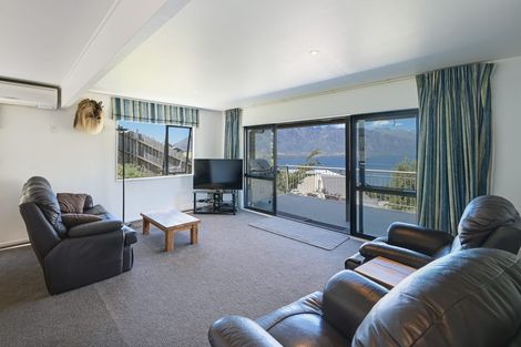 Photo of property in 30 Greenstone Place, Fernhill, Queenstown, 9300