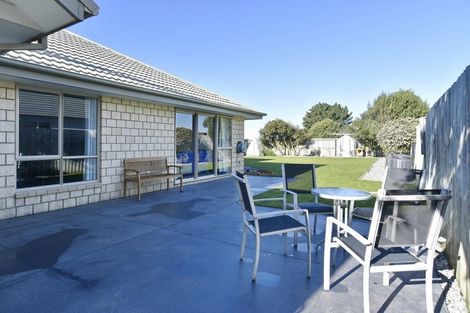Photo of property in 29 Linkwater Way, Parklands, Christchurch, 8083