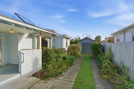 Photo of property in 48 Saint Andrews Square, Strowan, Christchurch, 8052