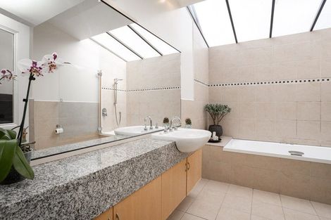 Photo of property in 8 Aikmans Road, Merivale, Christchurch, 8014