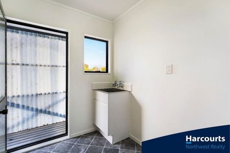 Photo of property in 1/729 Swanson Road, Swanson, Auckland, 0612